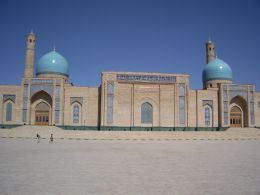 260-09 Abu Khasim Medrassah Tashkent.jpg